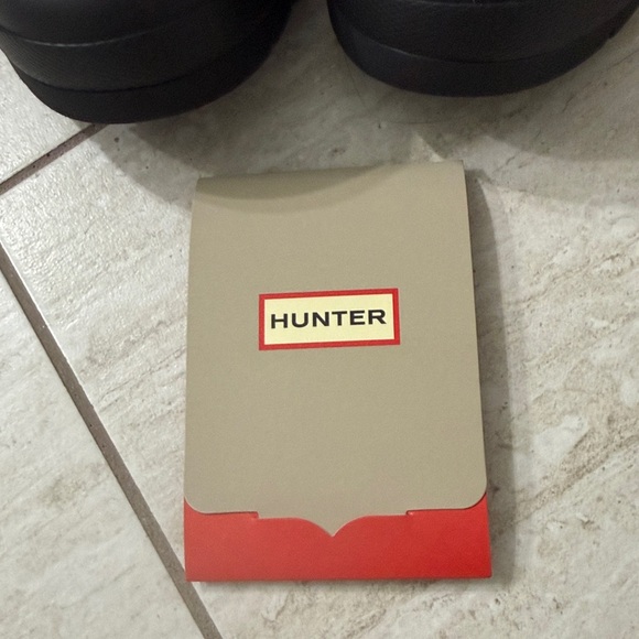 Hunter Black Tall Logo Rain Boots..ladies size 9
Rubber boots .. new - Picture 3 of 8